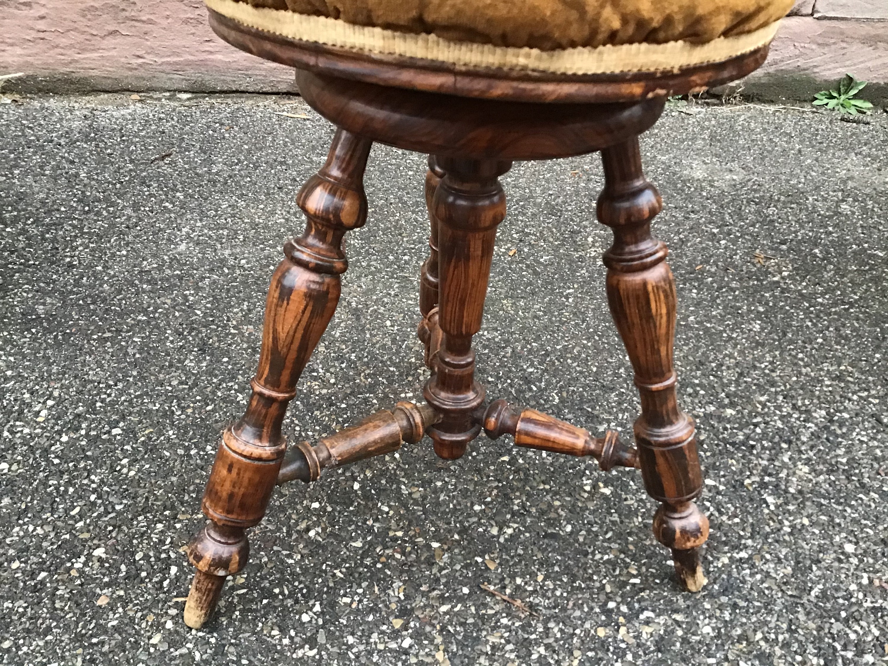 Napoleon Piano Stool / ナポレオン ピアノ スツール アンティーク Piano stool in the Napoleon III style, 19th century | intOndo