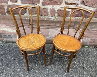 Bentwood chair ① Thonet Mundus No. 15 Bentwood Chair: Vienna Coffee House Bistro