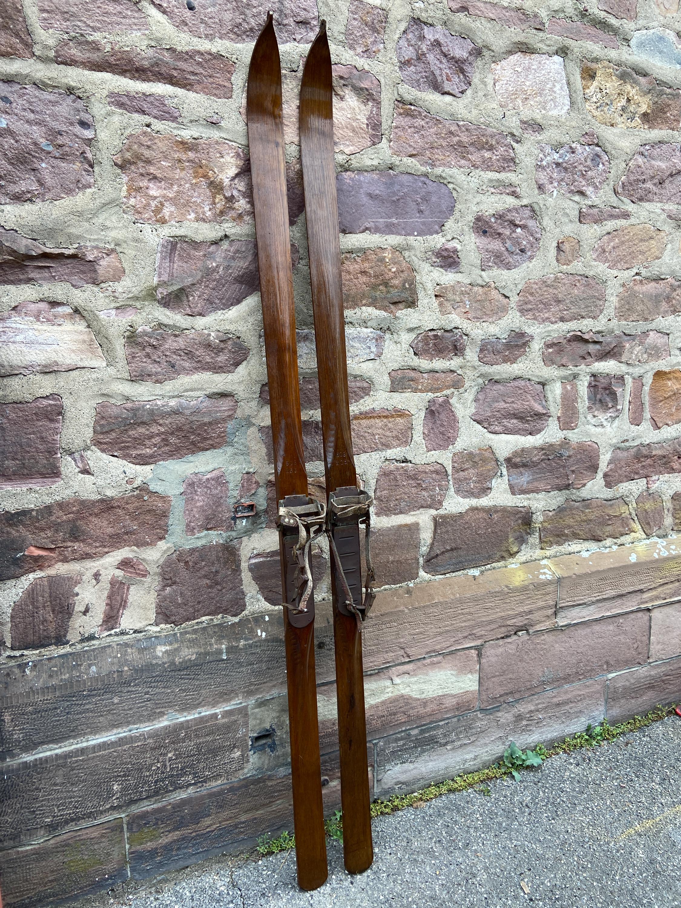 pair of vintage wooden skis 1900-1920 mountain sports Alsace Chalet Alps