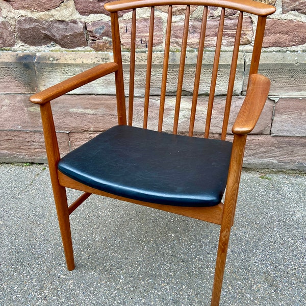 Fauteuil de bureau scandinave Suédois vintage 1960-70 teck & simili cuir