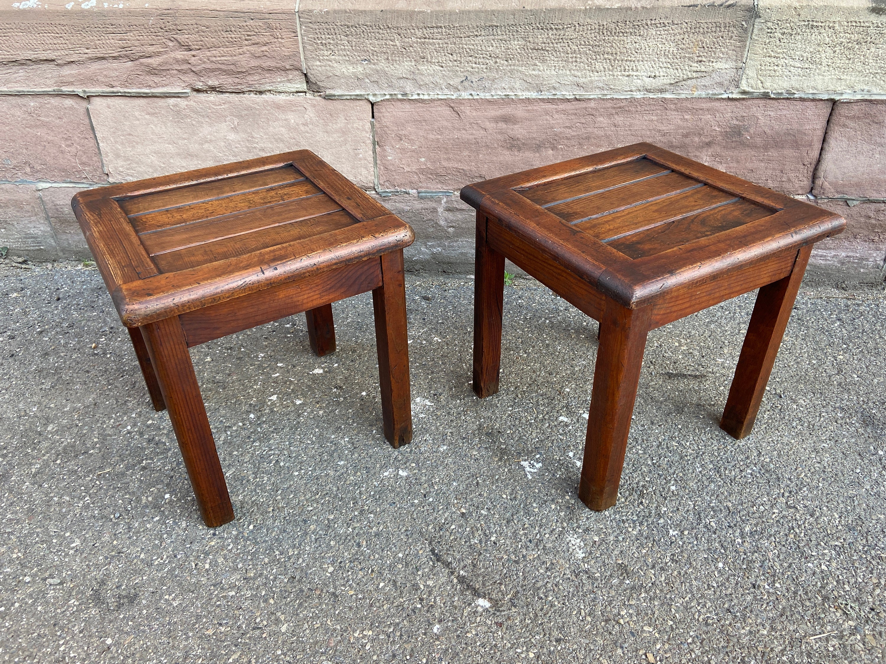 Paire de Tabourets Ferme Vintage en Bois French Farmers Stool