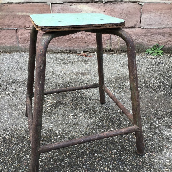 tabouret métal usine industriel vintage ,bar restaurant Formica French stool