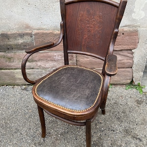 Rare bistro armchair Viennese bent wood J J kohn Armchair nr 70 (nr 1070) Thonet