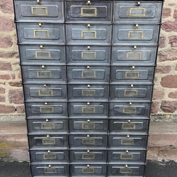 Rare Meuble d'Archivage meuble industriel a 30 clapets Strafor 30 casiers 1920s
