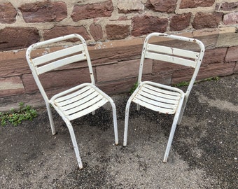 2 chaises Tolix T2 Xavier Pauchard French bistrot chairs Paris Terrasse jardin 50s