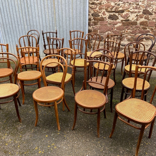 Ref 2354 Set of 20 Thonet Fischel bistro chairs restaurant mismatched dismatch curved wood Brasserie bentwood French chair Baumann 1900s