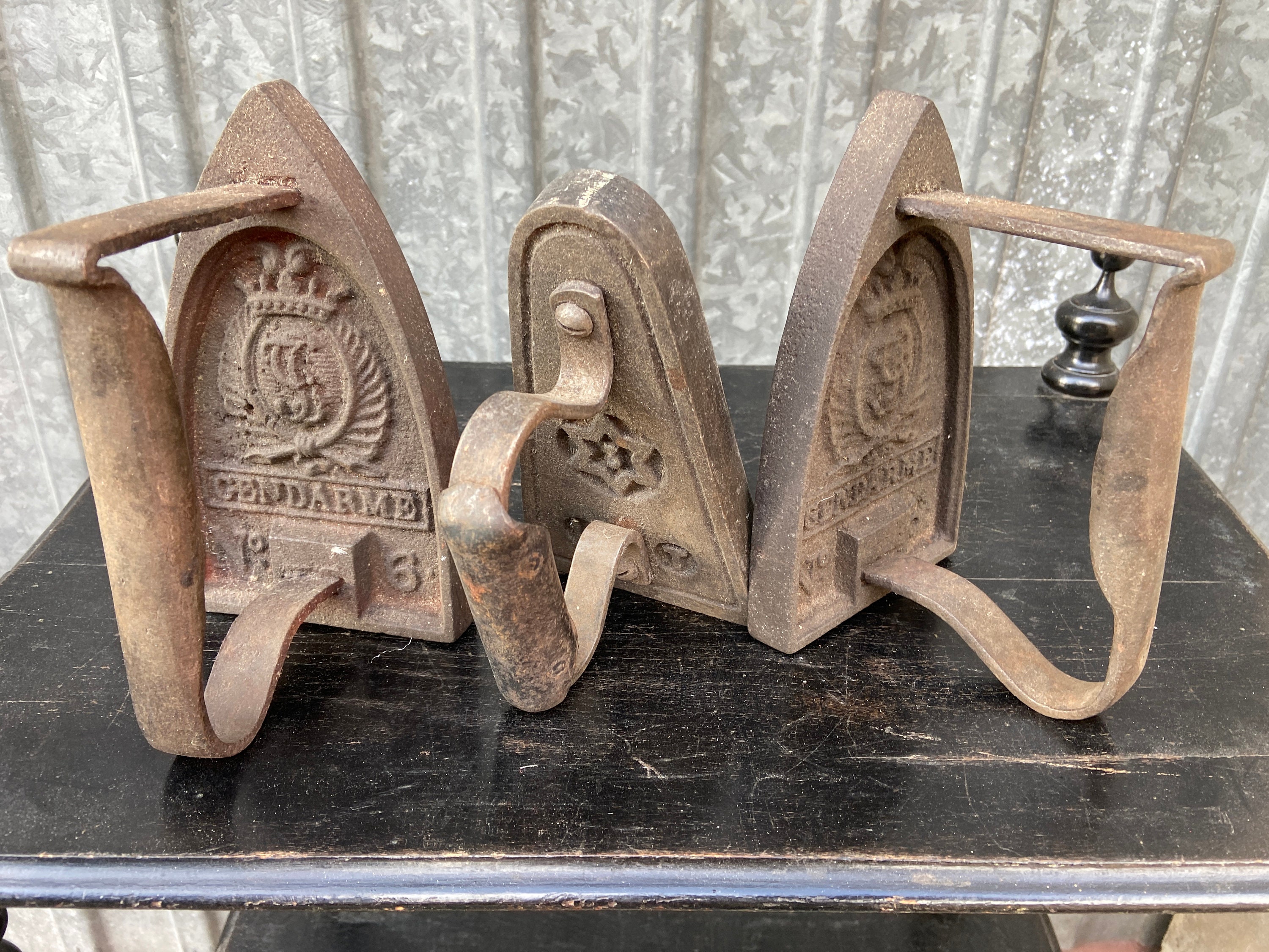 Set Of 3 Antique French Iron Gendarme Nr 6 Sad 1900S Fer à Repasser