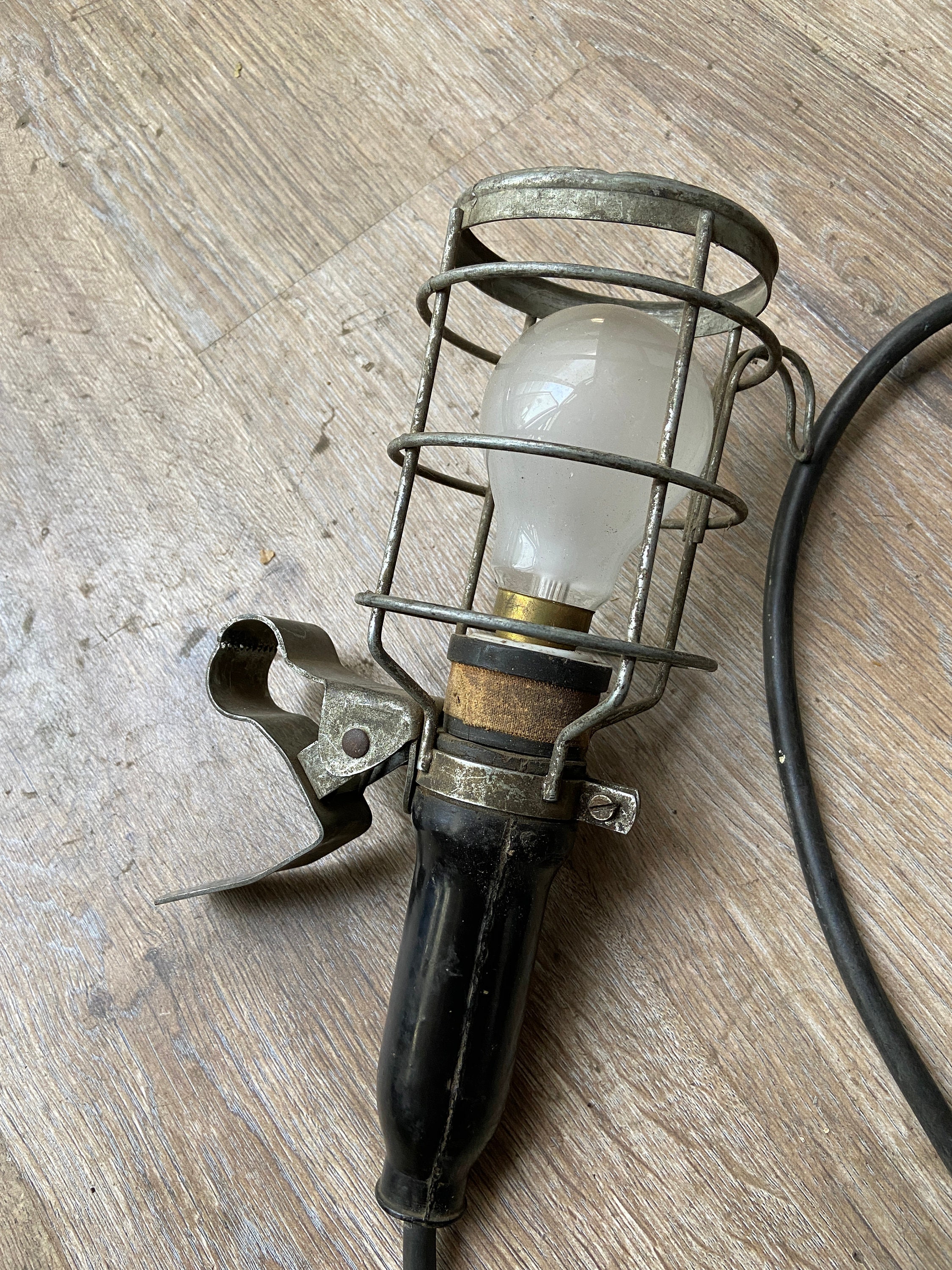 Lampe Industrielle Baladeuse d'atelier Bakélite Vintage 1950