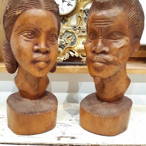 Paire de statues buste africaine en bois vintage