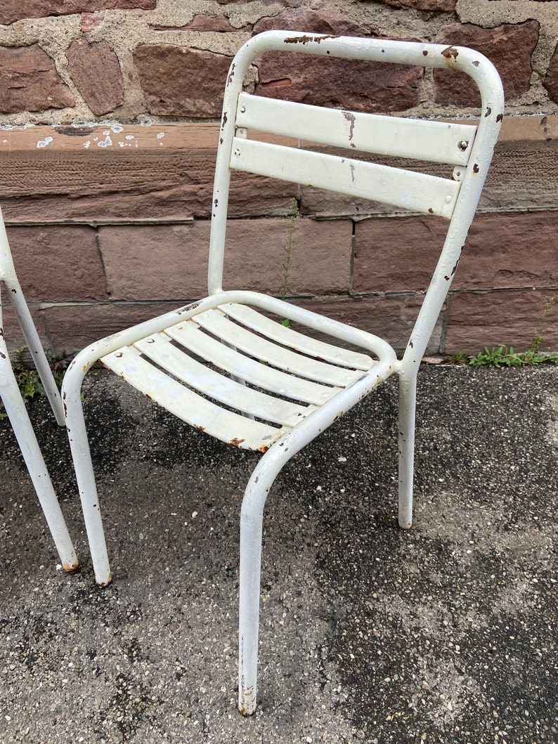 2 chaises Tolix T2 Xavier Pauchard French bistrot chairs Paris Terrasse jardin 50s image 5