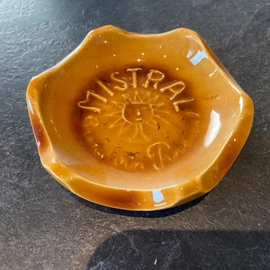 Ceramic bistro ashtray Provence advertising Vin MISTRAL CAUVIERES CANNES French vineyard Vin de Provence advertising ashtray 1970