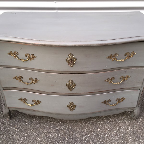 Commode galbée Rococo Louis XV Bombay Antique France  chest drawers shabby 1780s