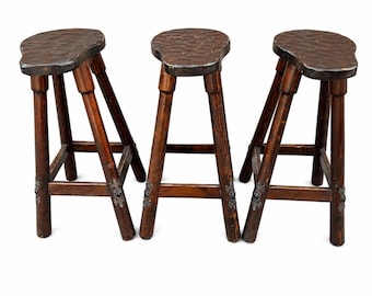 Rif. 453 Set di 3 sgabelli da bar in legno stile catalano, spagnoli, anni '60, legno curvato, sgabello da bar, Francia, francese, caffè