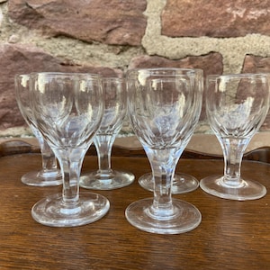 6 old wine glasses in Crystal from the east of FRANCE Hand-cut faceted No Baccarat Saint Louis