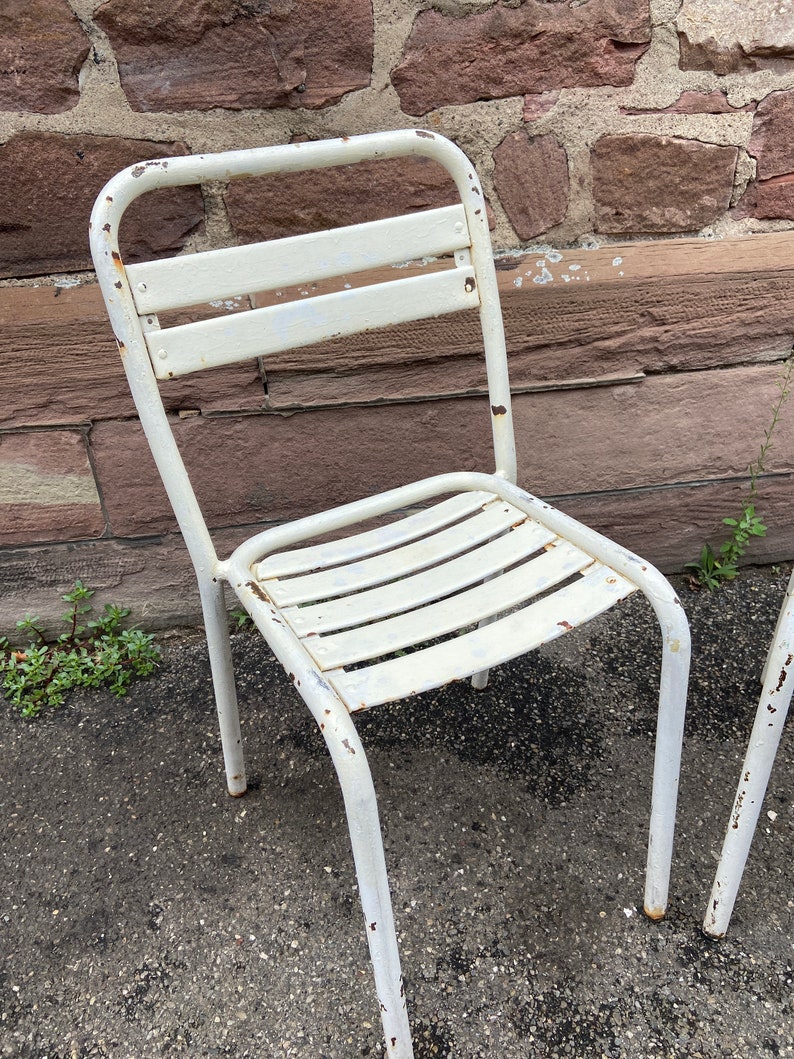 2 chaises Tolix T2 Xavier Pauchard French bistrot chairs Paris Terrasse jardin 50s image 2