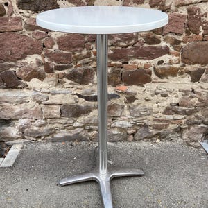 フランスのビストロテーブル、ハイテーブル、パリのカフェ、ガーデンテラス、金属台座、ガーデンビストロ、1990年代のヴィンテージ、金属鉄製テーブル、ガーデン