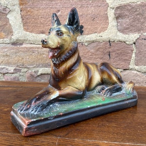 Ancien chien en plâtre signé statue 1950s french