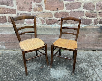 ref 1115 Paire de chaises bistrot paillée ratan restaurant dépareillées taverne brasserie 1920 Alsace french wood bistro chairs No bentwood
