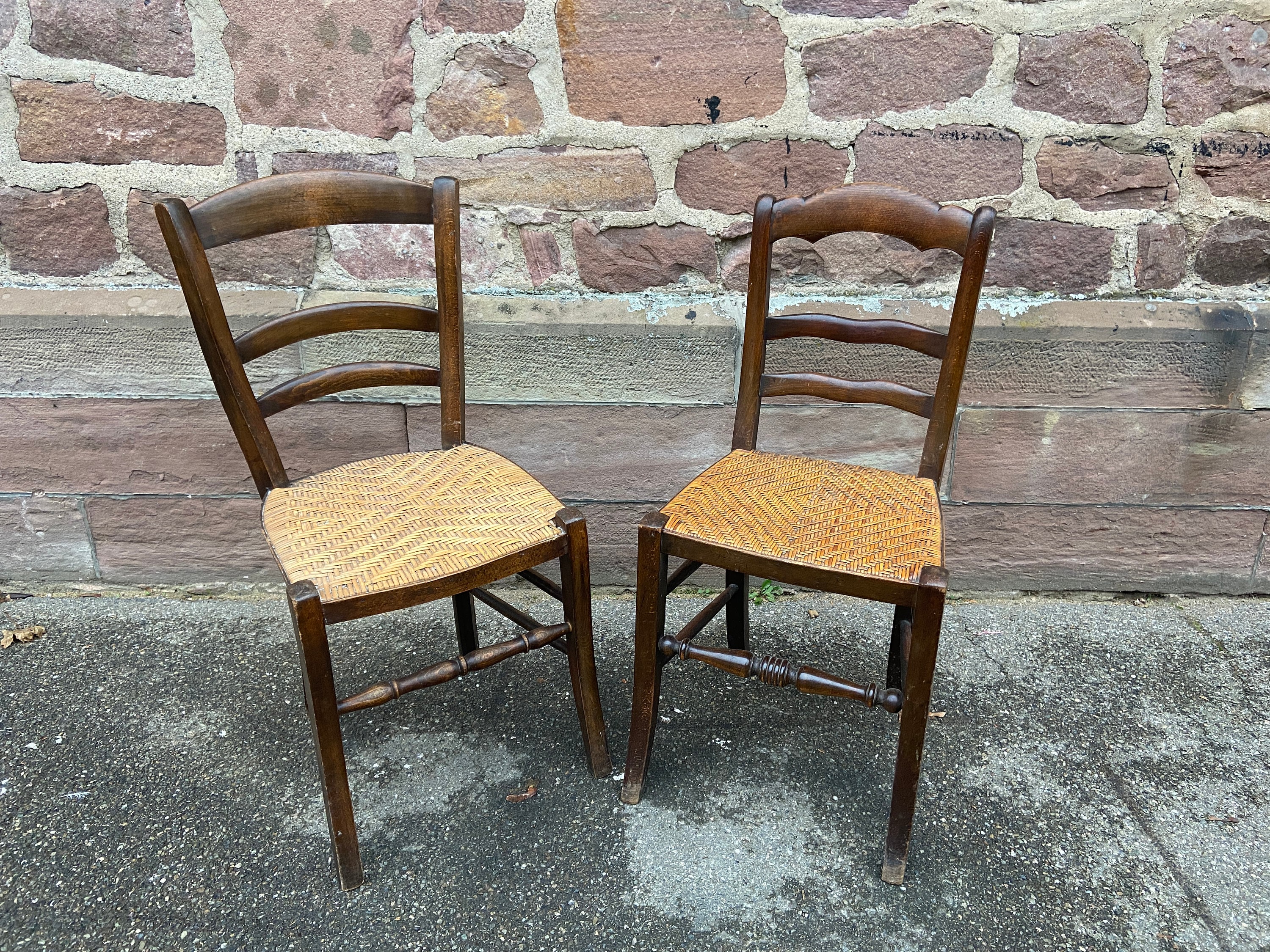 Ref 1115 Paire de Chaises Bistrot Paillée Ratan Restaurant Dépareillées Taverne Brasserie 1920 Alsac