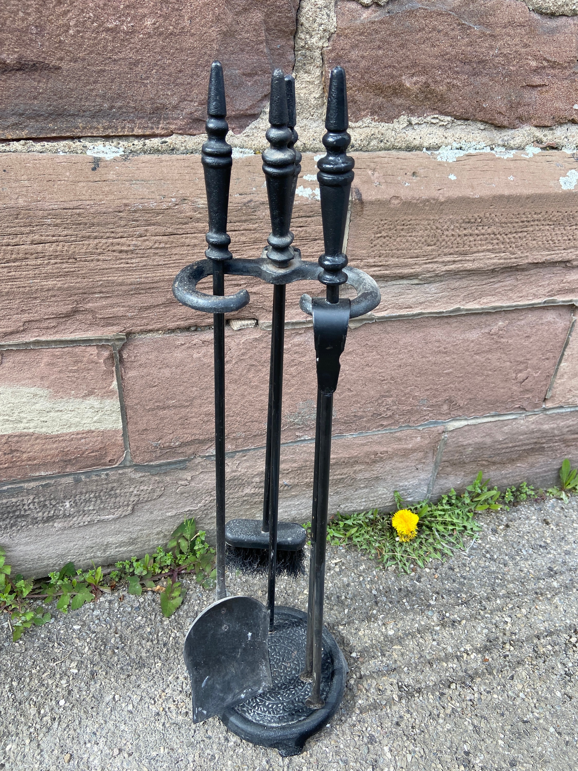 Set D'outils De Cheminée En Fer Forgé Noir Avec Pommeau Laiton Martelé - 70 Cm
