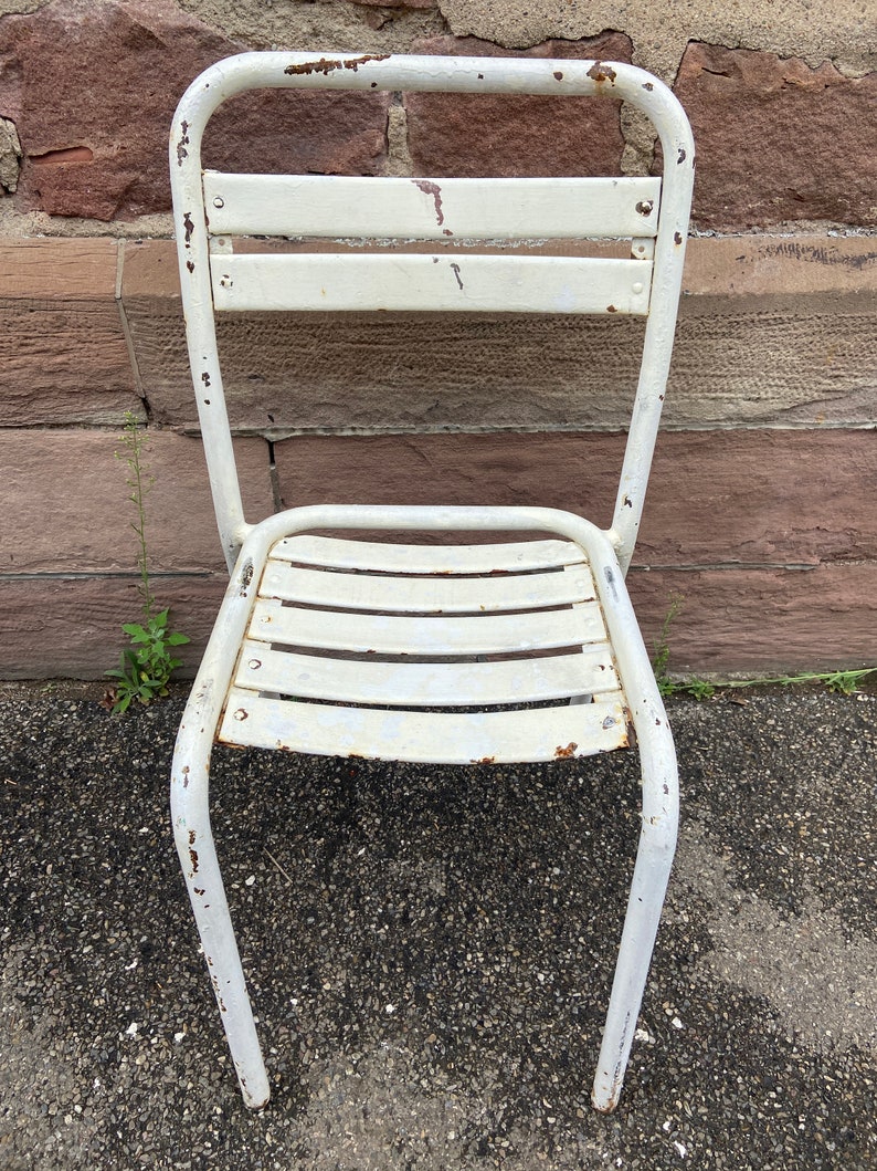 2 chaises Tolix T2 Xavier Pauchard French bistrot chairs Paris Terrasse jardin 50s image 10