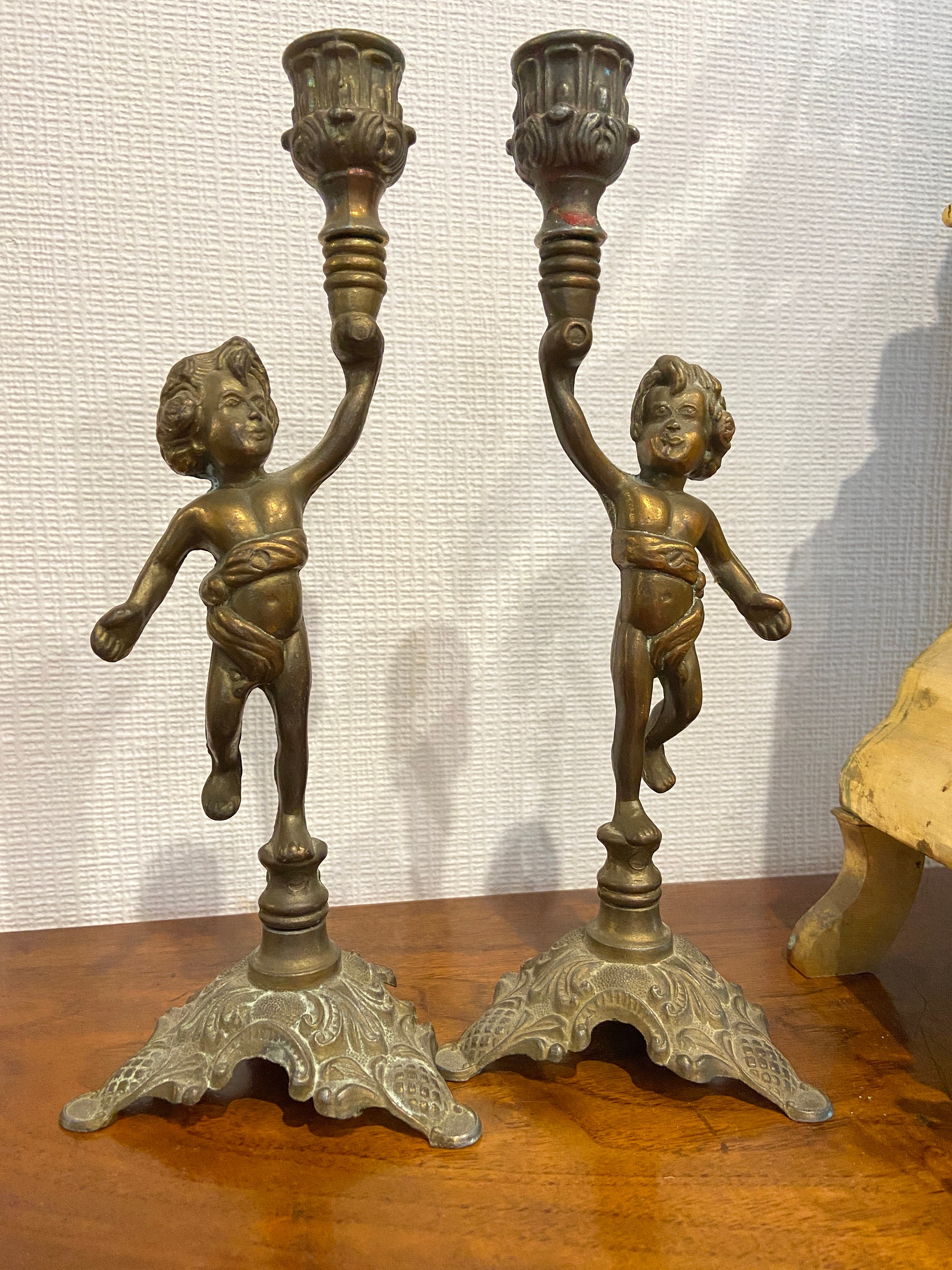 Paire de Chandeliers Bougeoirs Anges Flambeaux Bronze French Antique Candelabra Brass