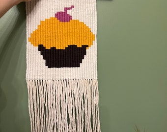 Macrame Pixel Wall hanging Cupcake