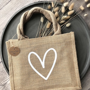 Kleine Jutetasche ,Herz‘ | Geschenktasche aus Jute