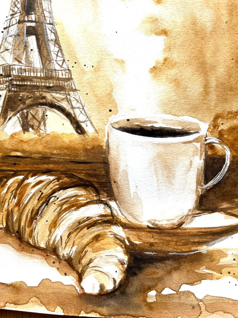 K&ouml;nnte beinhalten: Ein Aquarellbild einer Tasse Kaffee mit aufsteigendem Dampf, einem Croissant und dem Eiffelturm im Hintergrund. Das Bild ist auf braunem Untergrund mit Kaffeeflecken gemalt.