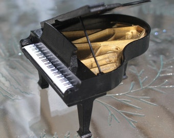 Piano de cola en miniatura