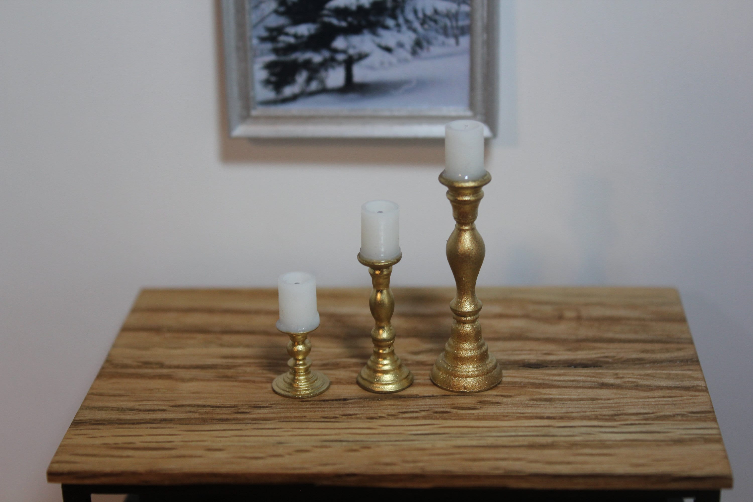 Dollhouse Miniature Gold Candlesticks Pr Candles 1:12 scale Z332 Dollys Gallery 