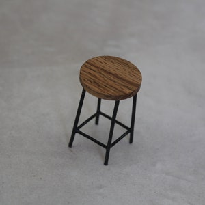 1&quot; (1:12) Scale Dollhouse Stool