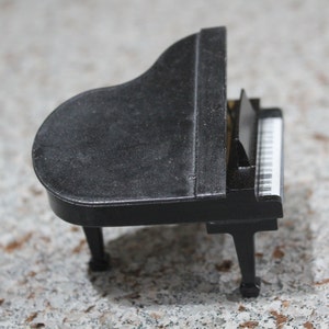 Miniature Grand Piano image 8