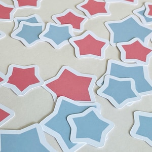 Papier cartonné confettis 4 juillet, 30 étoiles rouges, blanches et bleues