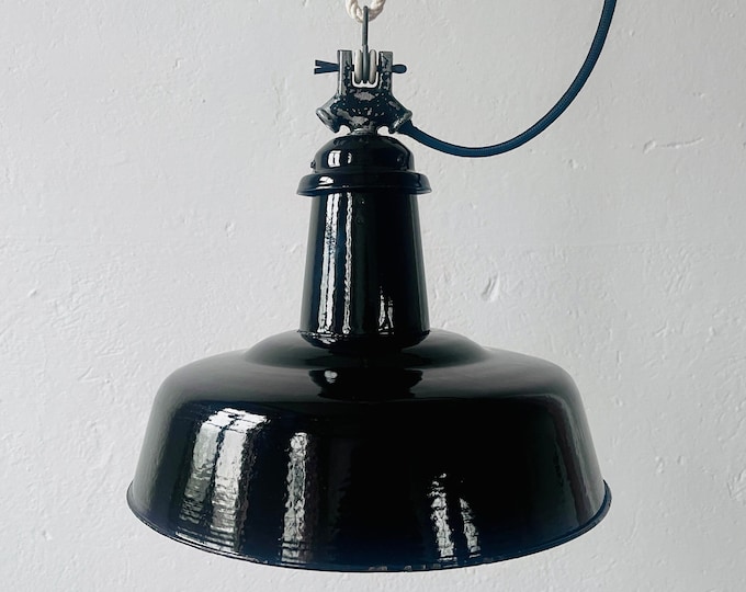 Emaillelampe schwarz 20s 30s Bauhaus