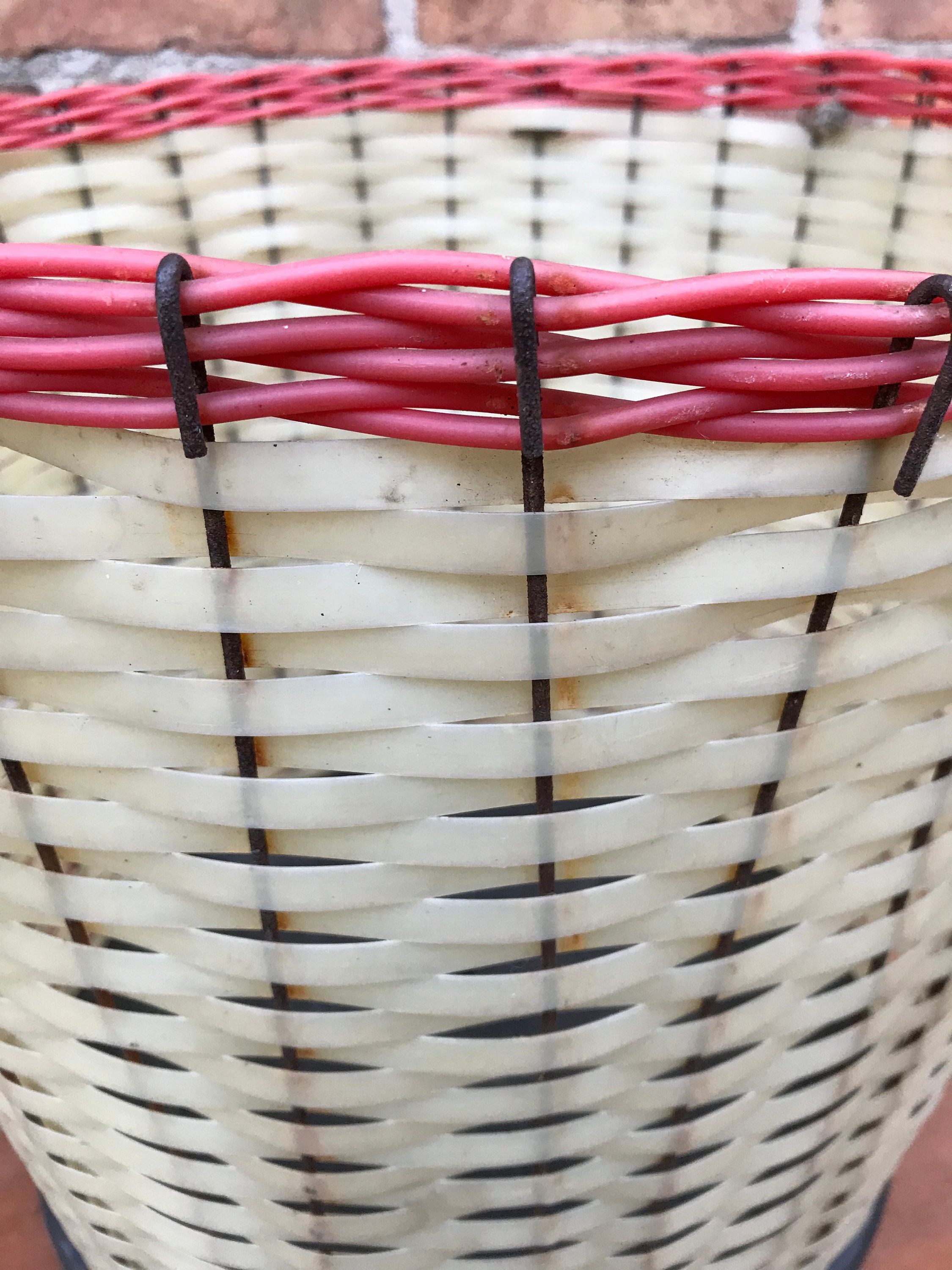 Vintage Wäschekorb mid century DDR mit Holzgriffen