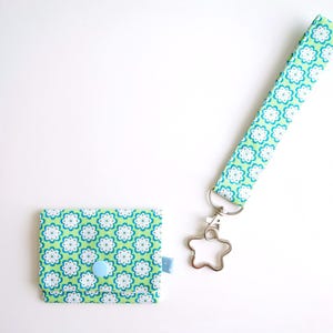 Monedero Flores. Set de monedero y llavero. Cartera para niñas y niños. Regalo para Pascua/Cumpleaños