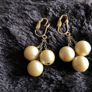 1960s Vintage Costume Pearl Earrings - Gold and beige