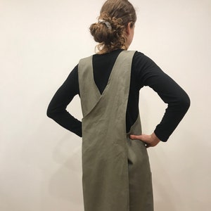 Linen apron with pockets and crossover back, Japanese inspired minimalist style, unisex, handmade in the UK