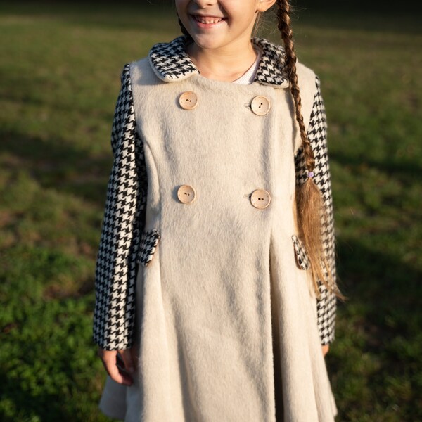 Manteau d'hiver pour fille à carreaux beige doux, détails en noir et blanc, manteau pour enfant confortable, beau manteau en laine à motif de style victorien pour fille