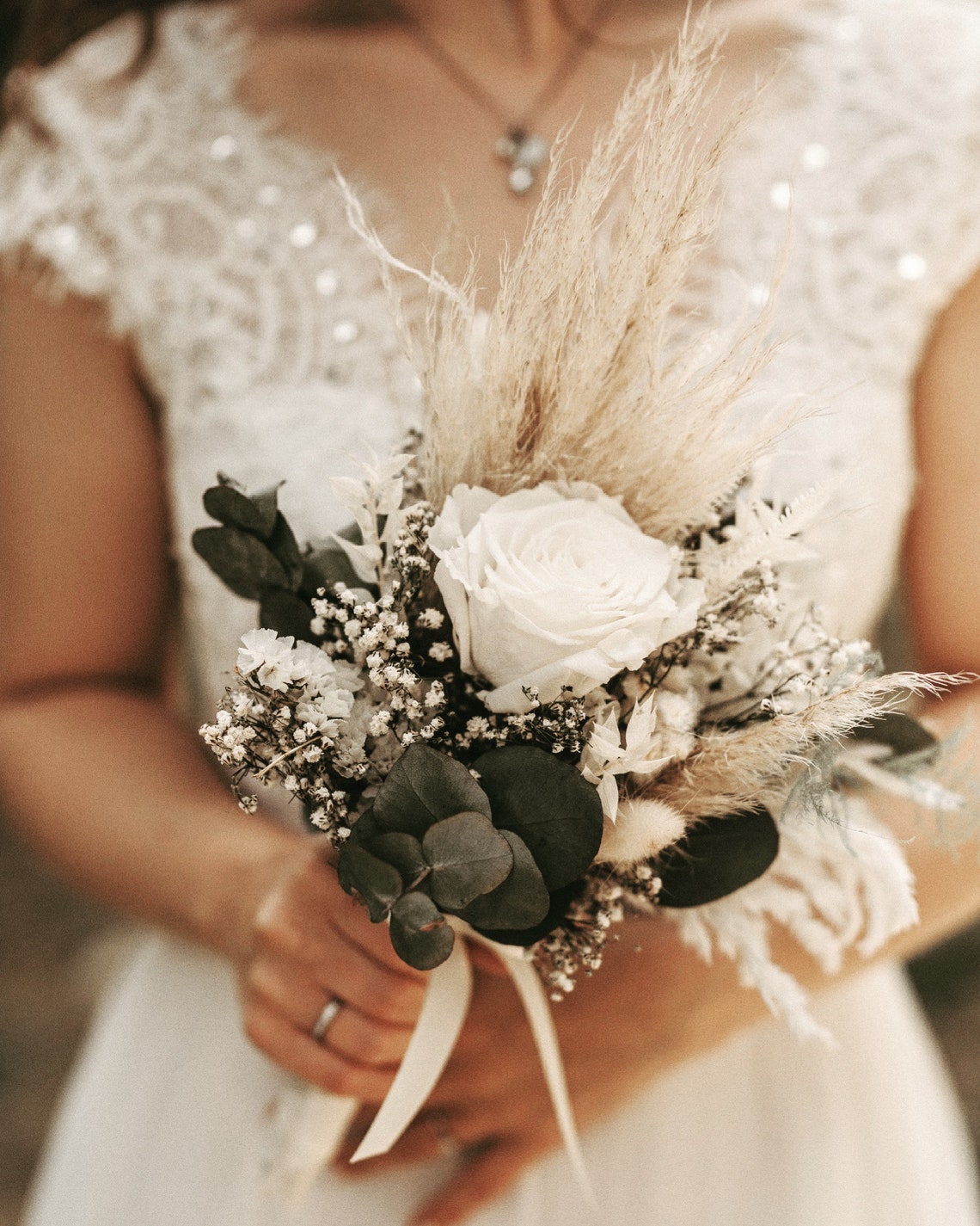 Was ist eine Boho Hochzeit? Trockenblumenstrauß naturebride Bild 1