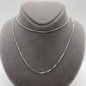 18k solid white Gold necklace( box chain)18.5 inches 1mm