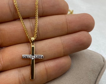 Collana con catena in oro bianco e croce in oro giallo lucido 18kt - Artlinea S.r.l Collana con catena in oro bianco e croce in oro giallo lucido 18kt - Artlinea S.r.l