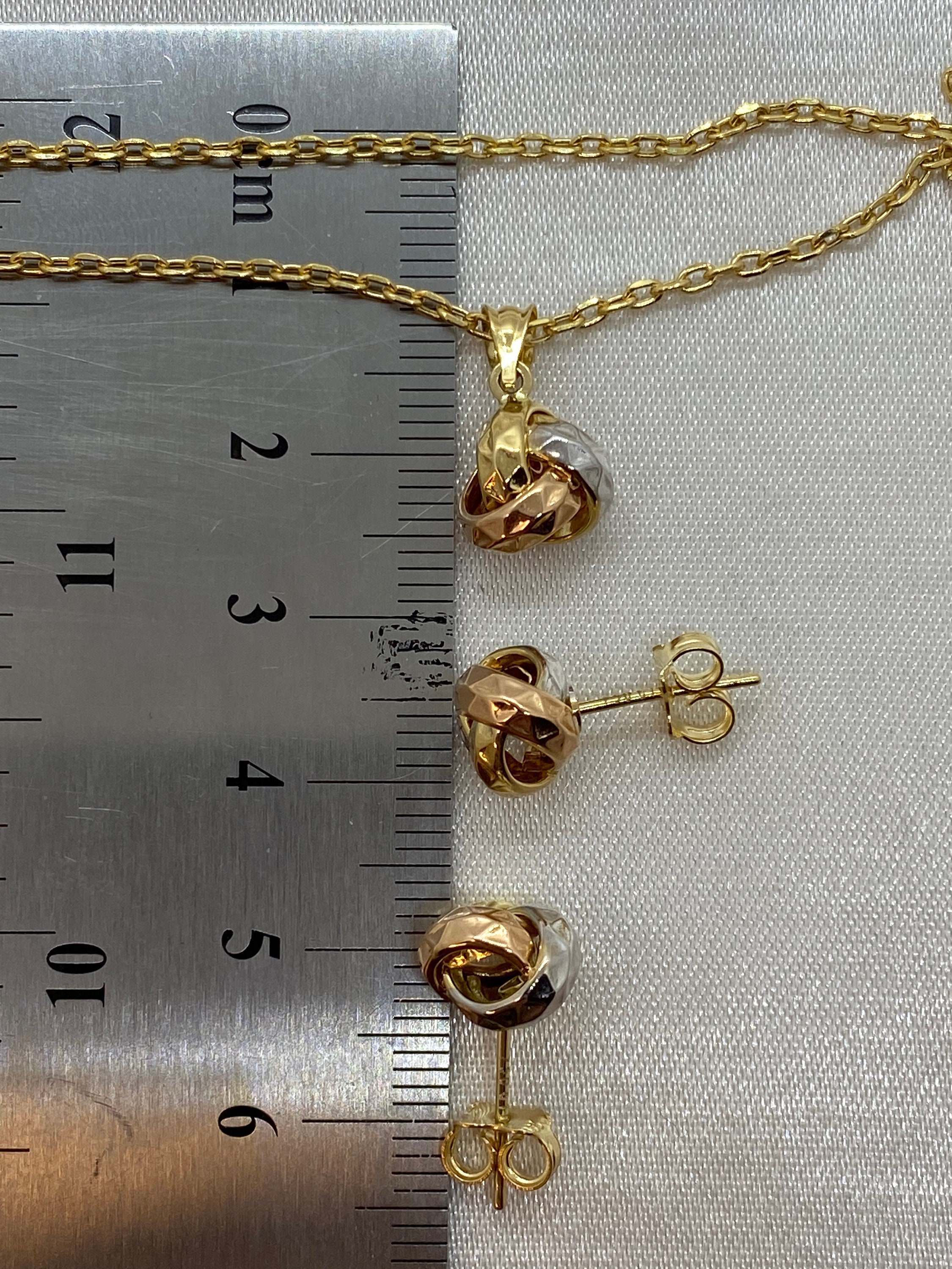 CHIC ARTSY Orecchini Nodo D'Amore In Argento 925, 8mm, Disponibili In Bianco, Giallo E Rosa