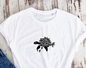 Turtle t-shirt, sea t-shirt, cool t-shirt gift, hand draw shirt, organic cotton shirt, vegan gift shirt, feminist shirt, nature shirt