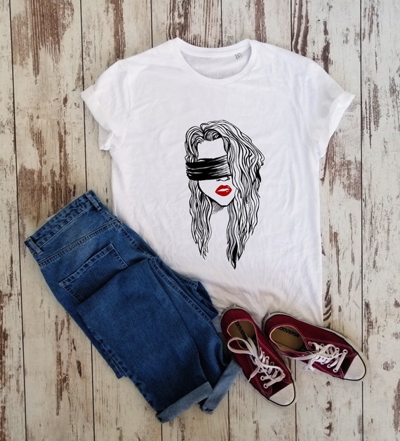 Camiseta feminista niña sale