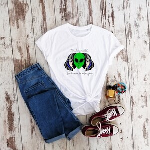 Organic cotton, alien drawing t-shirt, feminism shirt, alien t-shirt, gift for girl, gift for best friend