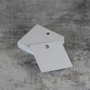 Etiquetas quadradas pequenas, 1,4 polegadas, etiquetas Kraft, etiquetas brancas, etiquetas de preço, etiquetas para festas, etiquetas de itens, etiquetas para presentes, etiquetas para produtos, etiquetas de casamento
