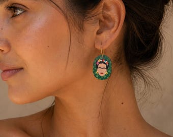 フリーダ・カーロの手作り木製イヤリング：ボヘミアン風ステンレススチールジュエリー