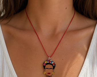 フリーダ・カーロのハンドメイドネックレス：ボヘミアン風ミニマリストジュエリー